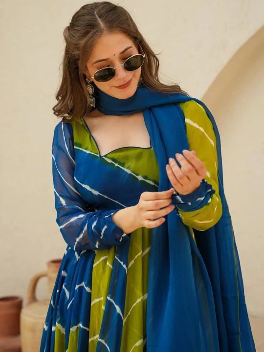 Women Leheriya Printed Regular Kurta with Trousers & With Dupatta