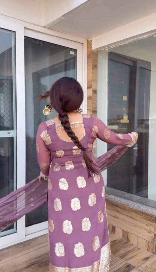 Elegant Mauve Embroidered Kurta Set with Dupatta
