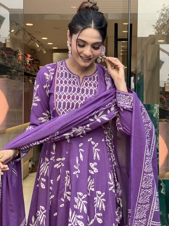 Women Ethnic Motifs Printed Regular Kurta with Trousers & With Dupatta